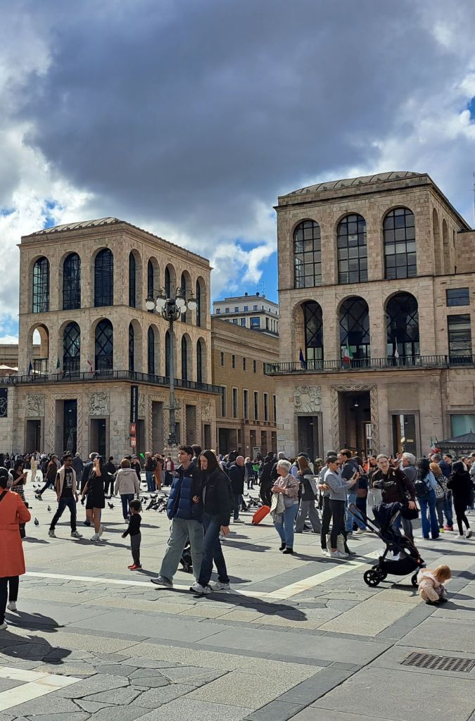 I am Sofia Lena Perissinotto, I am a blogger, content creator. In this travel article, I write about the magnificent Piazza Duomo in Milan! The photo features the symmetrical Arrengario Buildings.