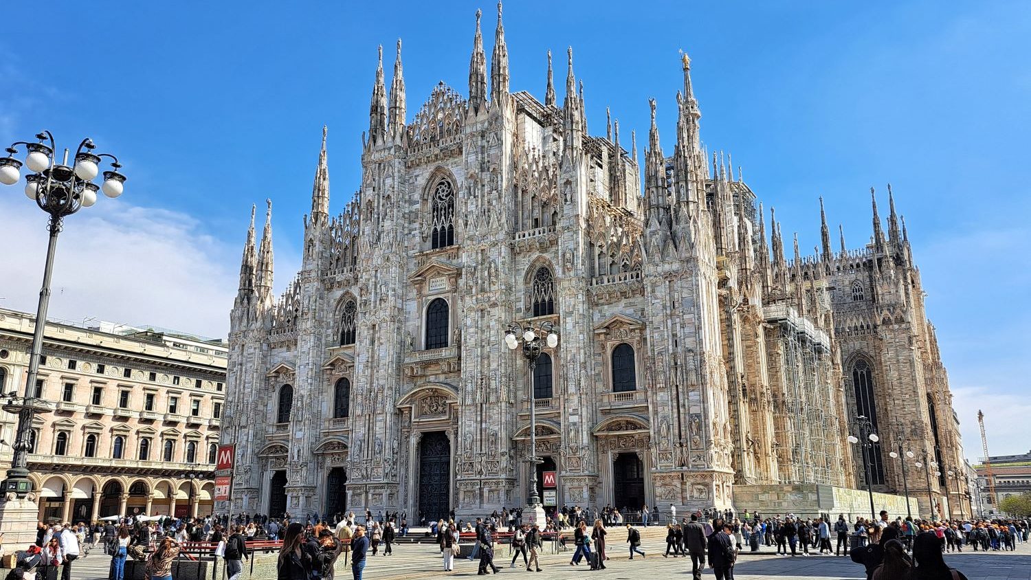 I am Sofia Lena Perissinotto, I am a blogger, content creator. In this travel article, I write about the magnificent Piazza Duomo in Milan! This photo features the majestic Cathedral.