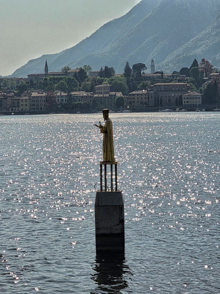 I'm Sofia Lena Perissinotto and I'm a travel blogger. In this article I write about Lecco, a beautiful city located on the shores of Lake Como!