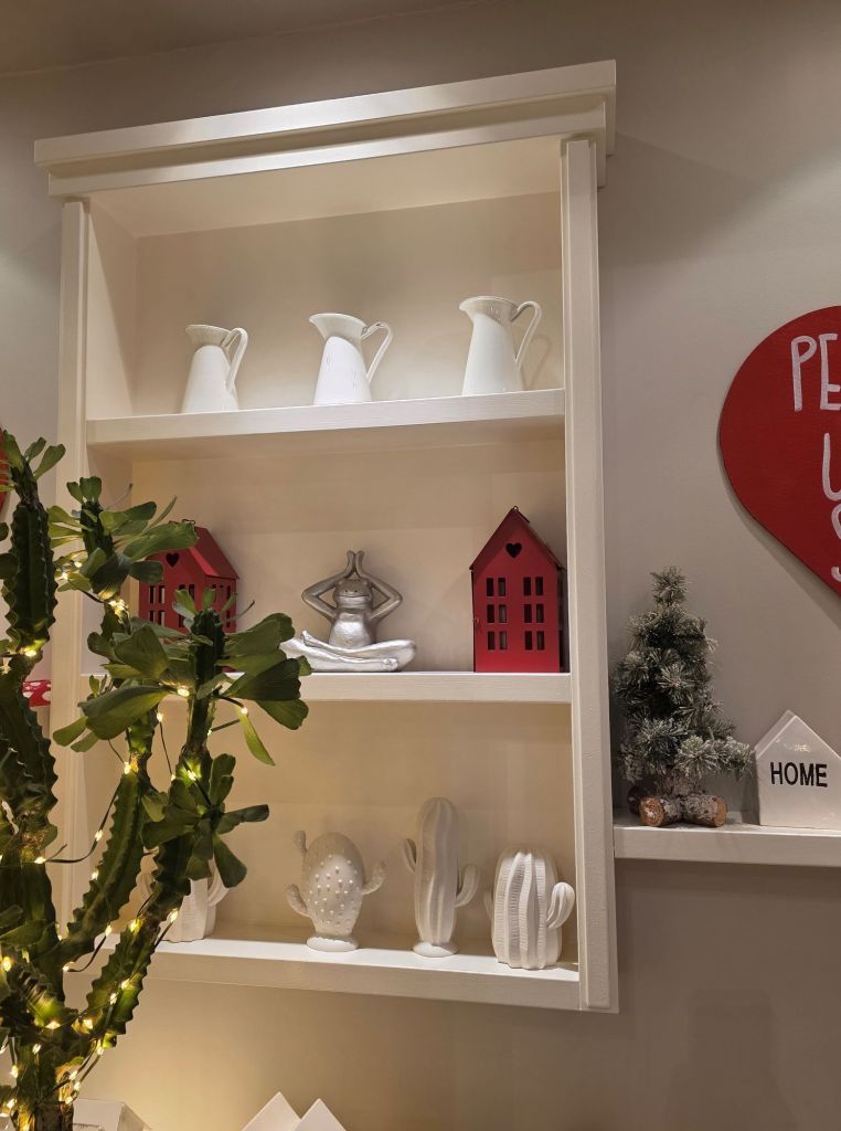 This article is about Bianco Latte, a charming, feel-good café and restaurant located in via Filippo Turati, Milan.