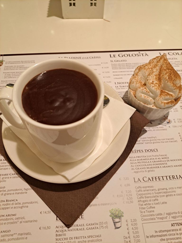 This article is about Bianco Latte, a charming, feel-good café and restaurant located in via Filippo Turati, Milan.