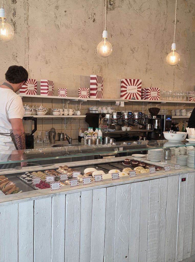 This blog post is about Gelsomina, a lovely hidden gem, located in Via Carlo Tenca 5, Milan. This photo features the main bar of the café displaying some of its specialties!