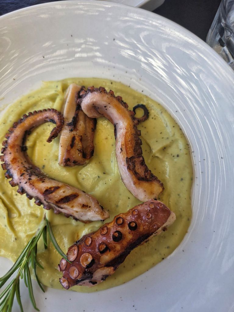 In this travel article I write about Apricale, a medieval, picturesque village nestled in the hills of the Nervia Valley, in the province of Imperia (Liguria). The photo is taken at the restaurant: Ristorante Apricale da Delio.