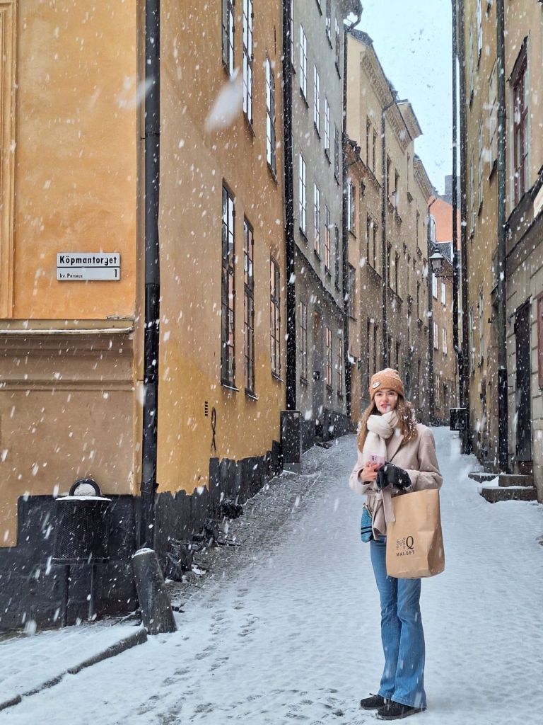 I'm Sofia Lena Perissinotto and I'm a travel blogger. In this blog post I write about Stockholm's old town, Gamla Stan, a lovely area of Stockholm centered on the island of Stadsholmen.