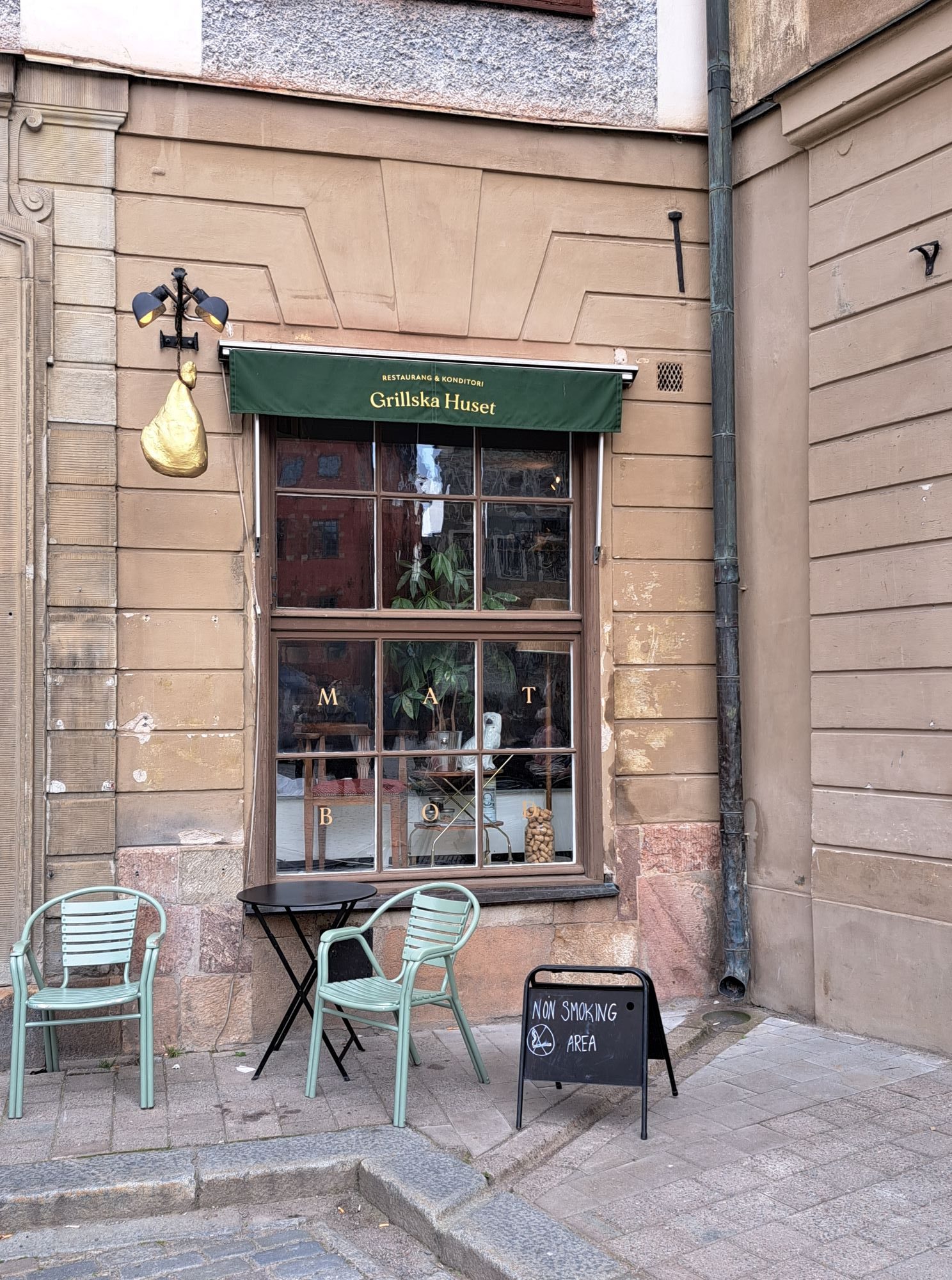 I'm Sofia Lena Perissinotto and I'm a travel blogger. In this blog post I write about Stockholm's old town, Gamla Stan, a lovely area of Stockholm centered on the island of Stadsholmen. This photo shows Grillska Huset, a nice cafe located in Stortorget.