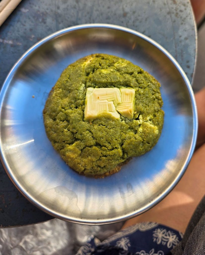 In this wellness article I write about Matchaverket, a newly opened authentic matcha café in Stockholm. This photo shows a delightful matcha pastry.