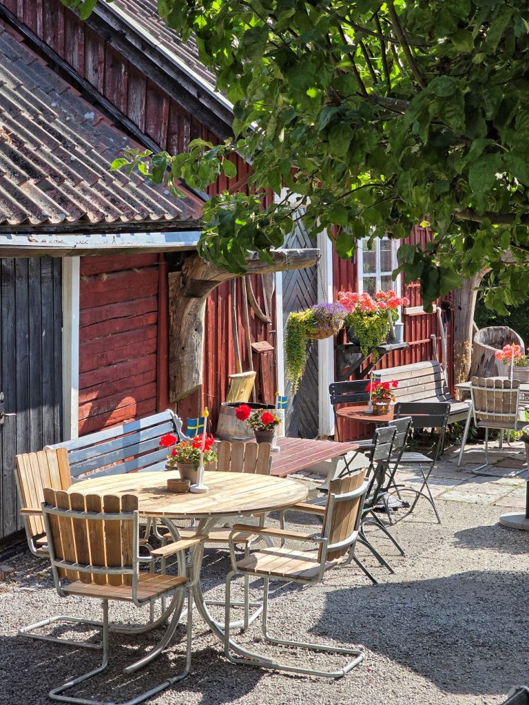 In this travel article I write about Sigtuna, Sweden's oldest town. The photo shows a part of Tant Bruns Kaffestuga, a historic 17th-century café.