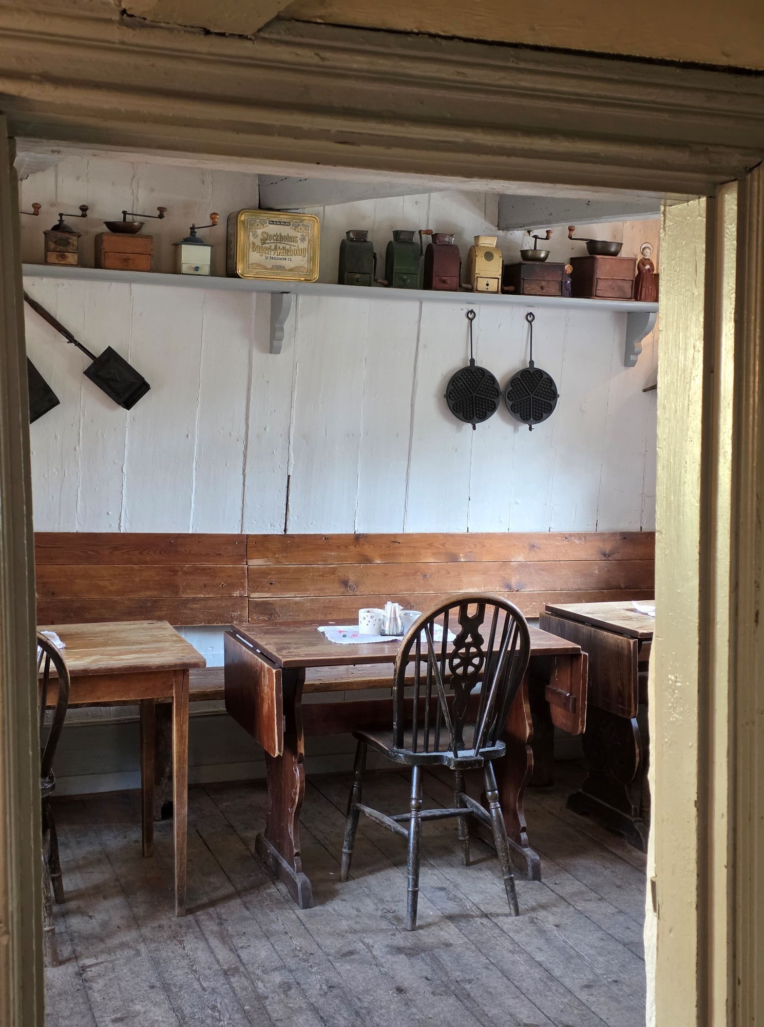 In this travel article I write about Sigtuna, Sweden's oldest town. The photo shows a part of Tant Bruns Kaffestuga, a historic 17th-century café.